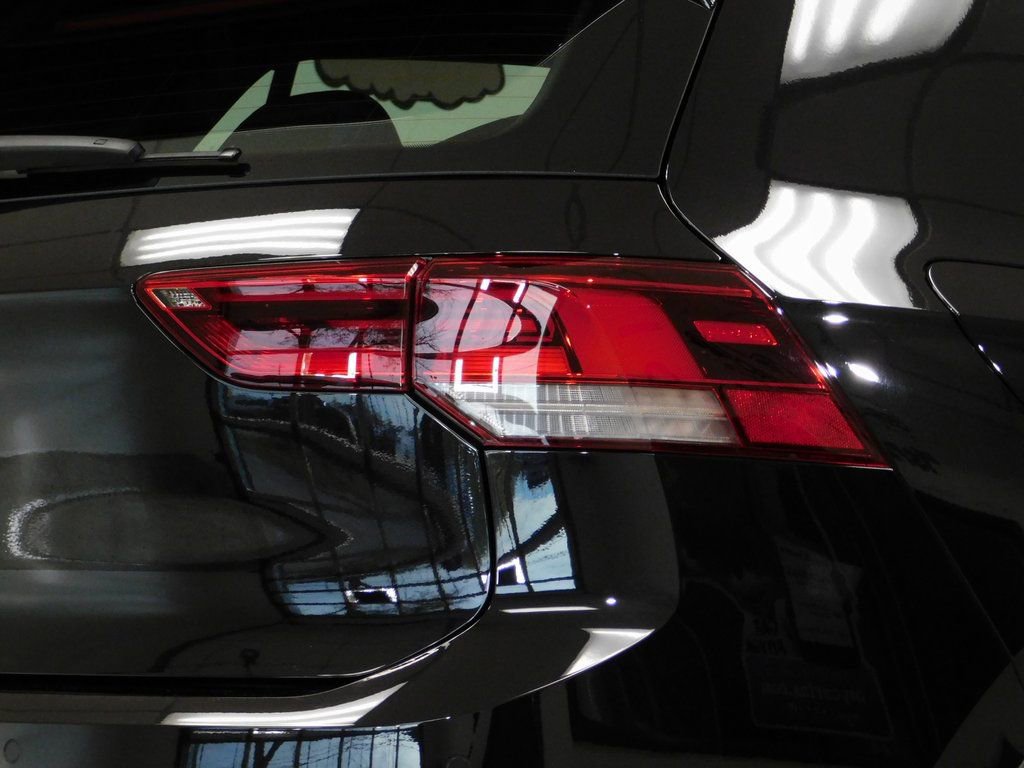 Used 2025 Volkswagen Golf 2.0T image 94