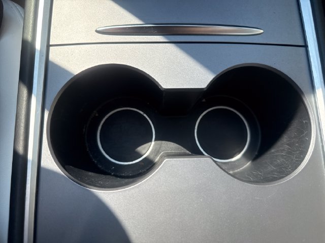 Used 2022 Tesla Model Y Long Range AWD/4WD image 21