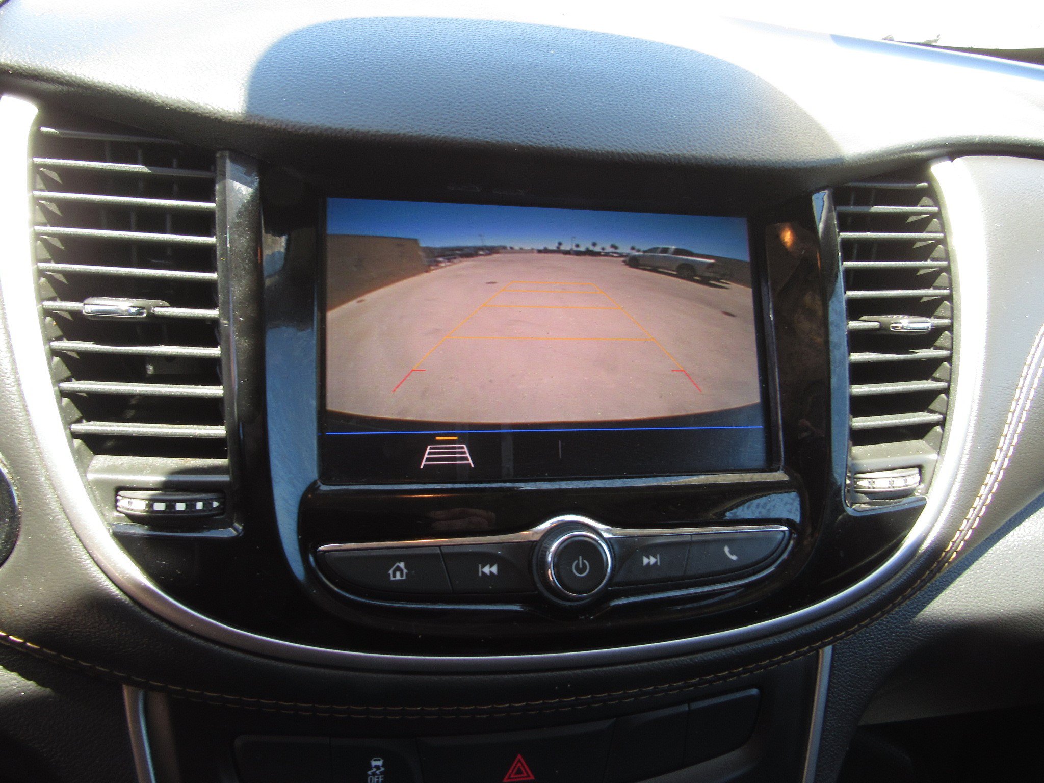 Used 2021 Chevrolet Trax LT w/ Midnight Edition FWD image 19