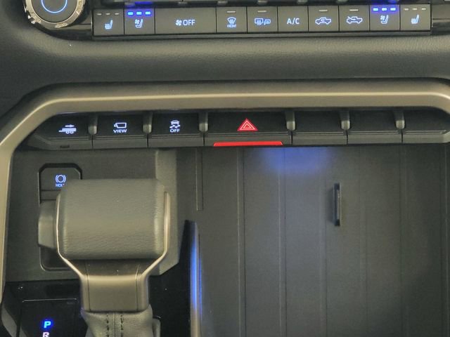 Used 2024 Toyota Tundra Limited AWD/4WD image 23