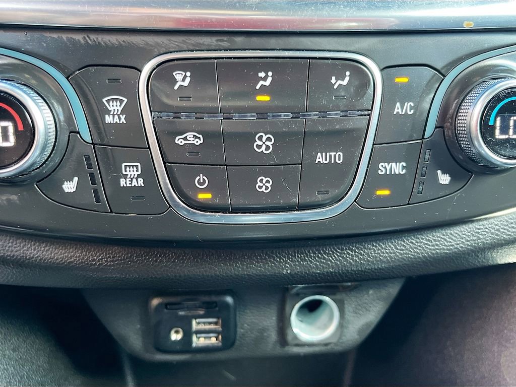 Used 2023 Chevrolet Traverse RS image 21