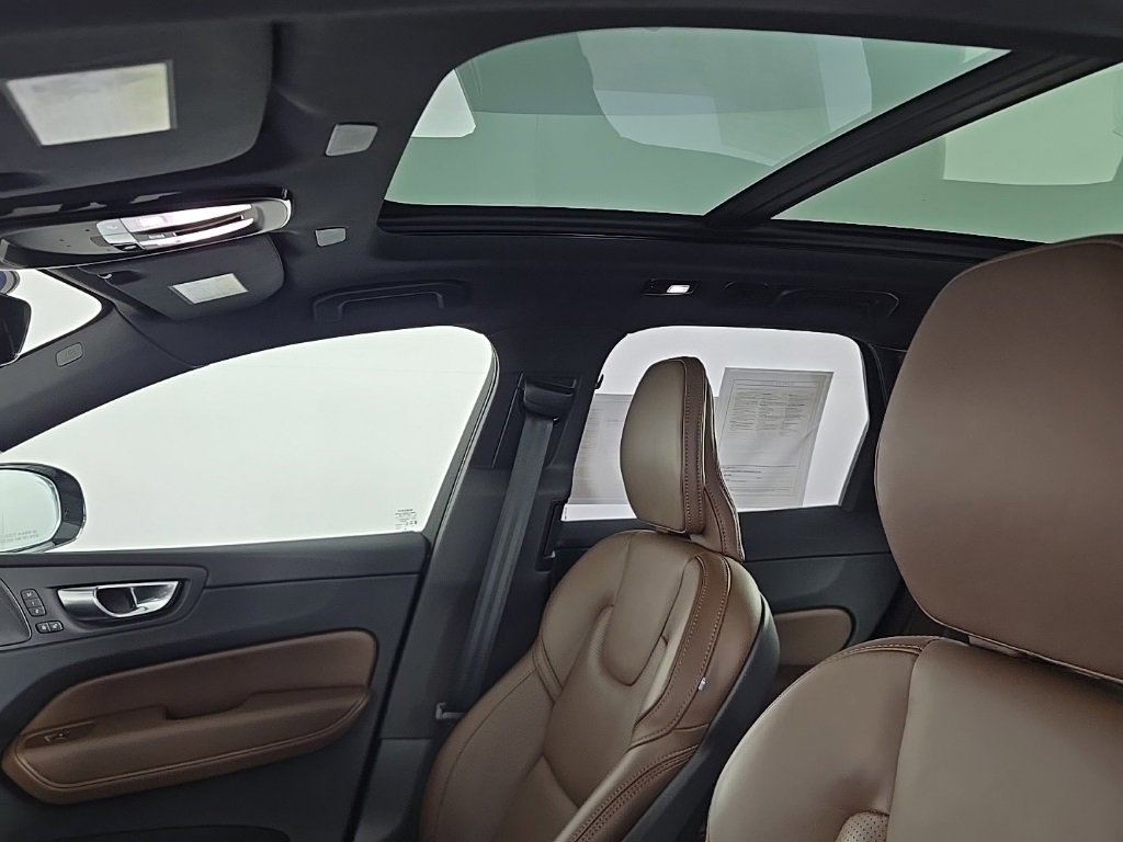 Certified 2024 Volvo XC60 T8 Ultimate image 21