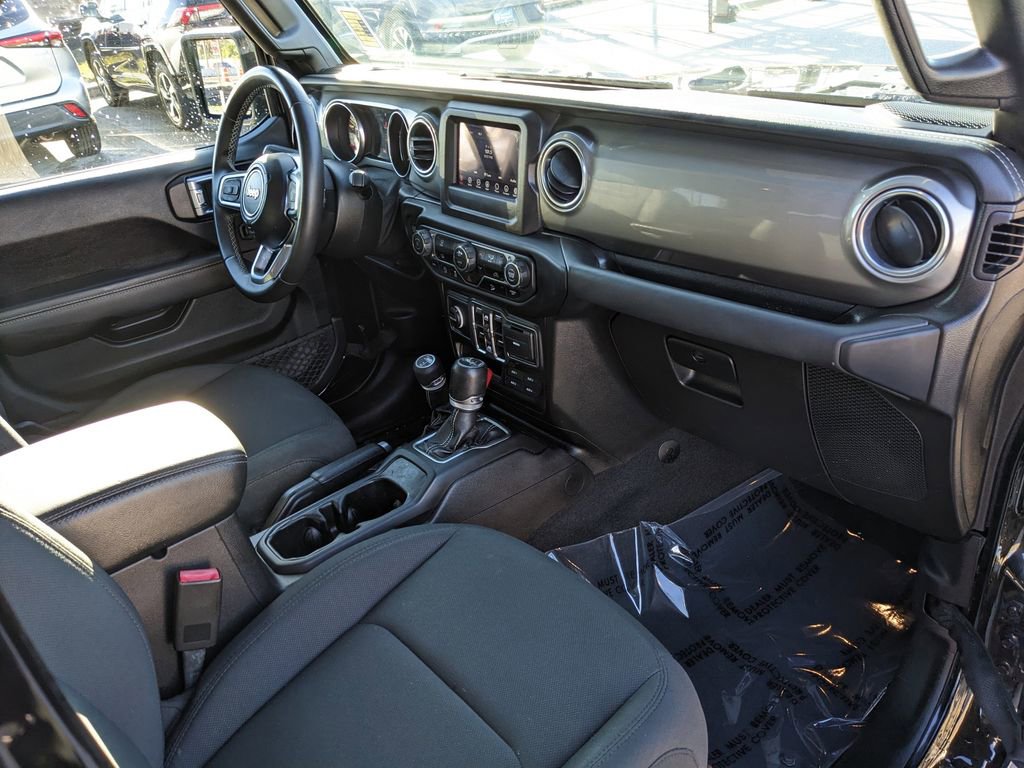 Used 2018 Jeep Wrangler Unlimited Sahara image 11