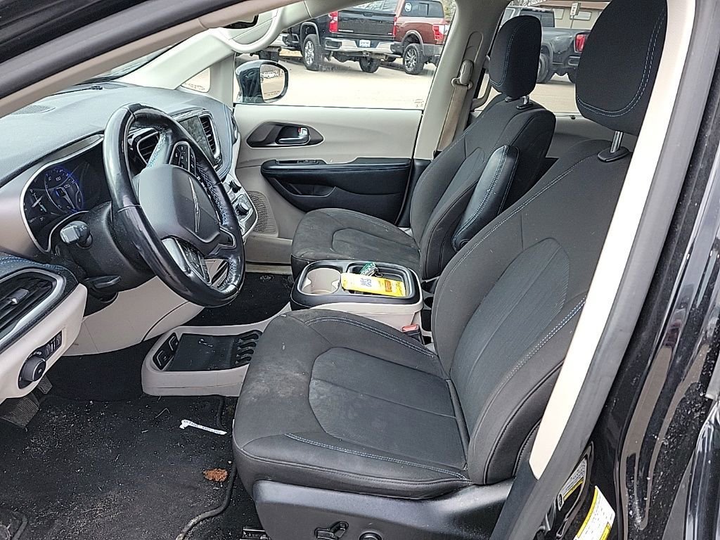 Used 2021 Chrysler Pacifica Touring w/ Cold Weather Group image 15
