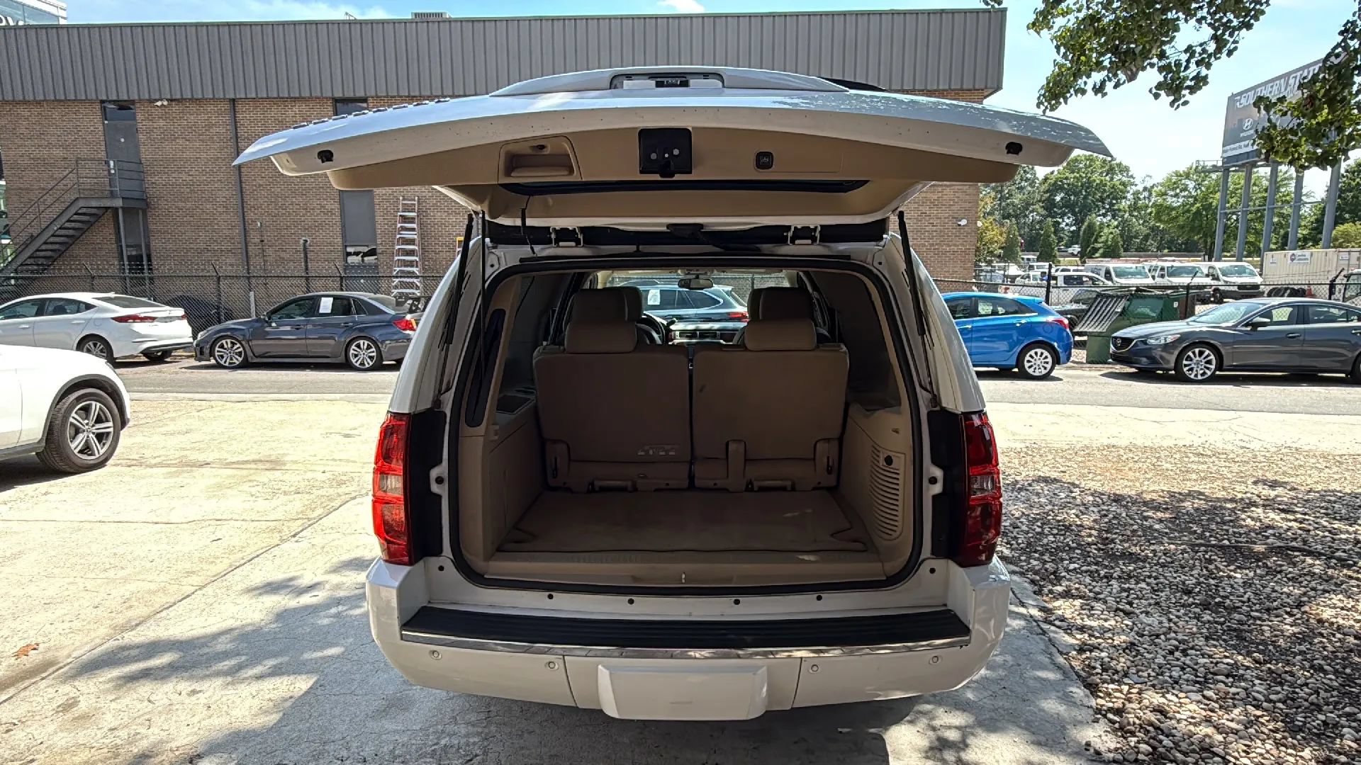 Used 2014 Chevrolet Suburban LTZ AWD/4WD image 12