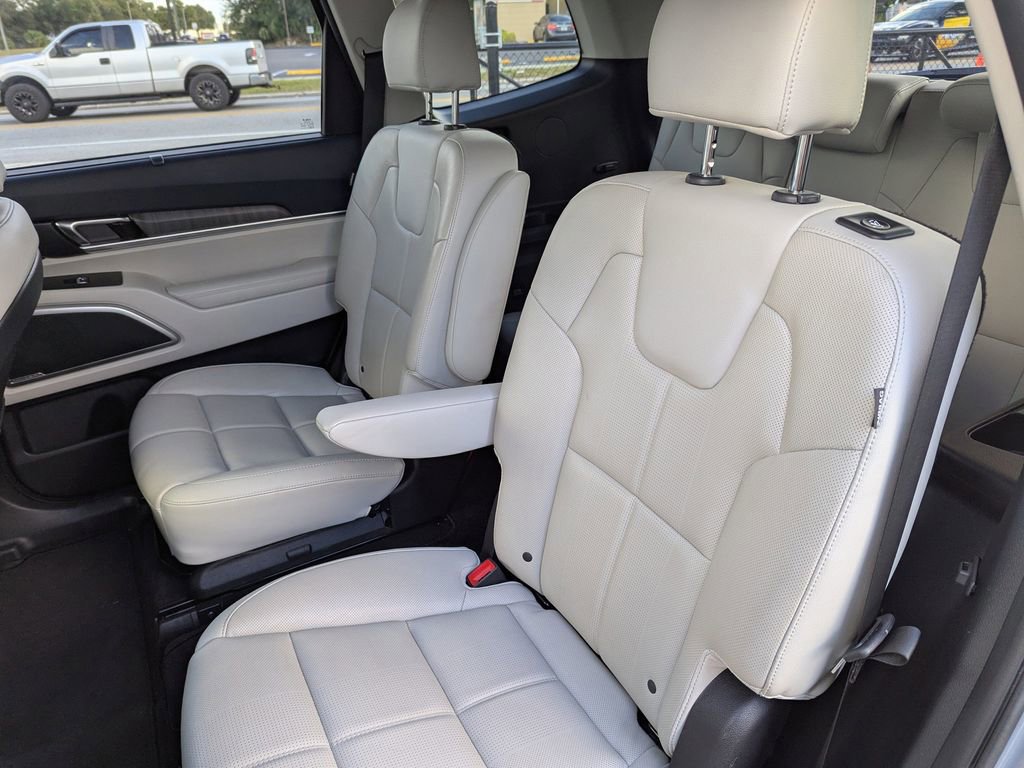 Certified 2023 Kia Telluride EX w/ EX Captain's Chair Package image 15