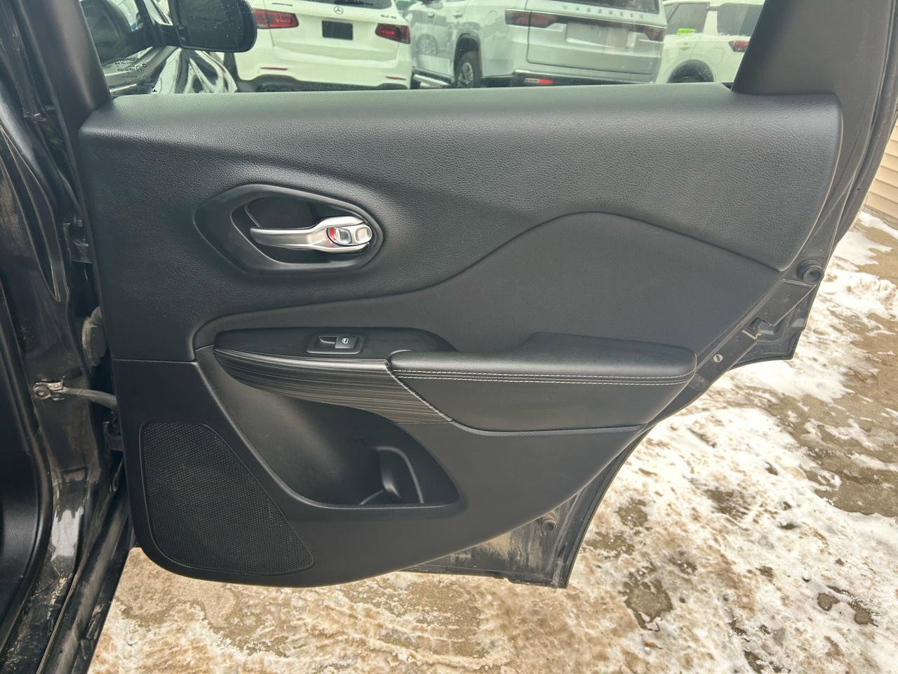 Used 2014 Jeep Cherokee Sport image 15