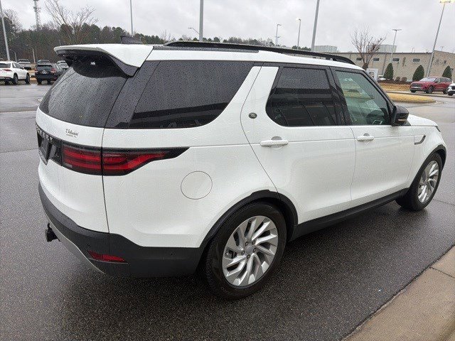 Used 2025 Land Rover Discovery S image 16