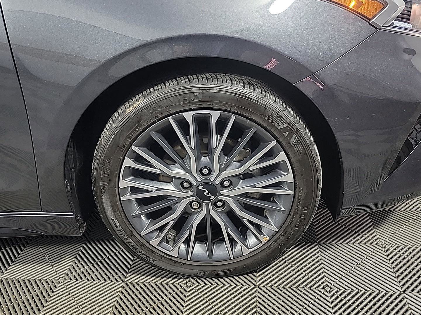 Used 2023 Kia Forte GT-Line image 3