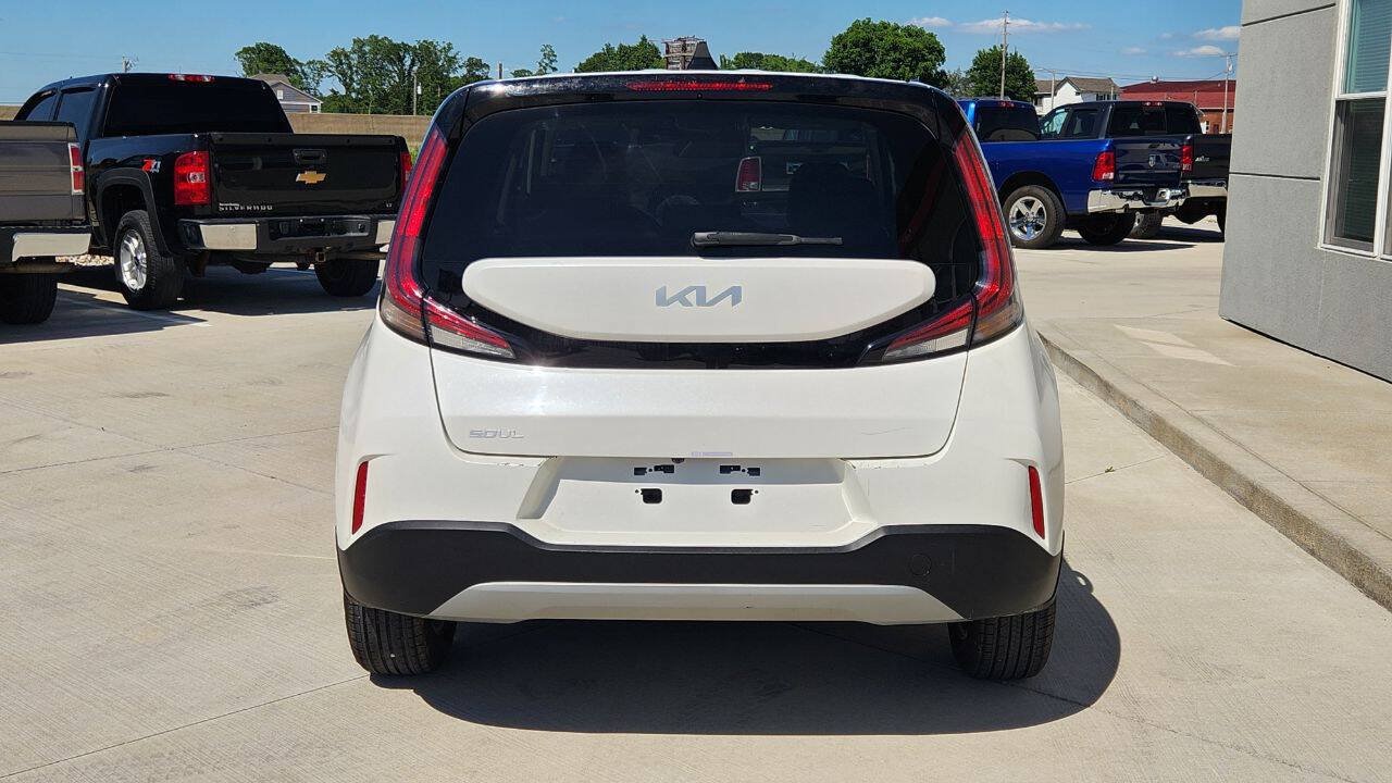 Used 2023 Kia Soul LX w/ LX Technology Package FWD image 5