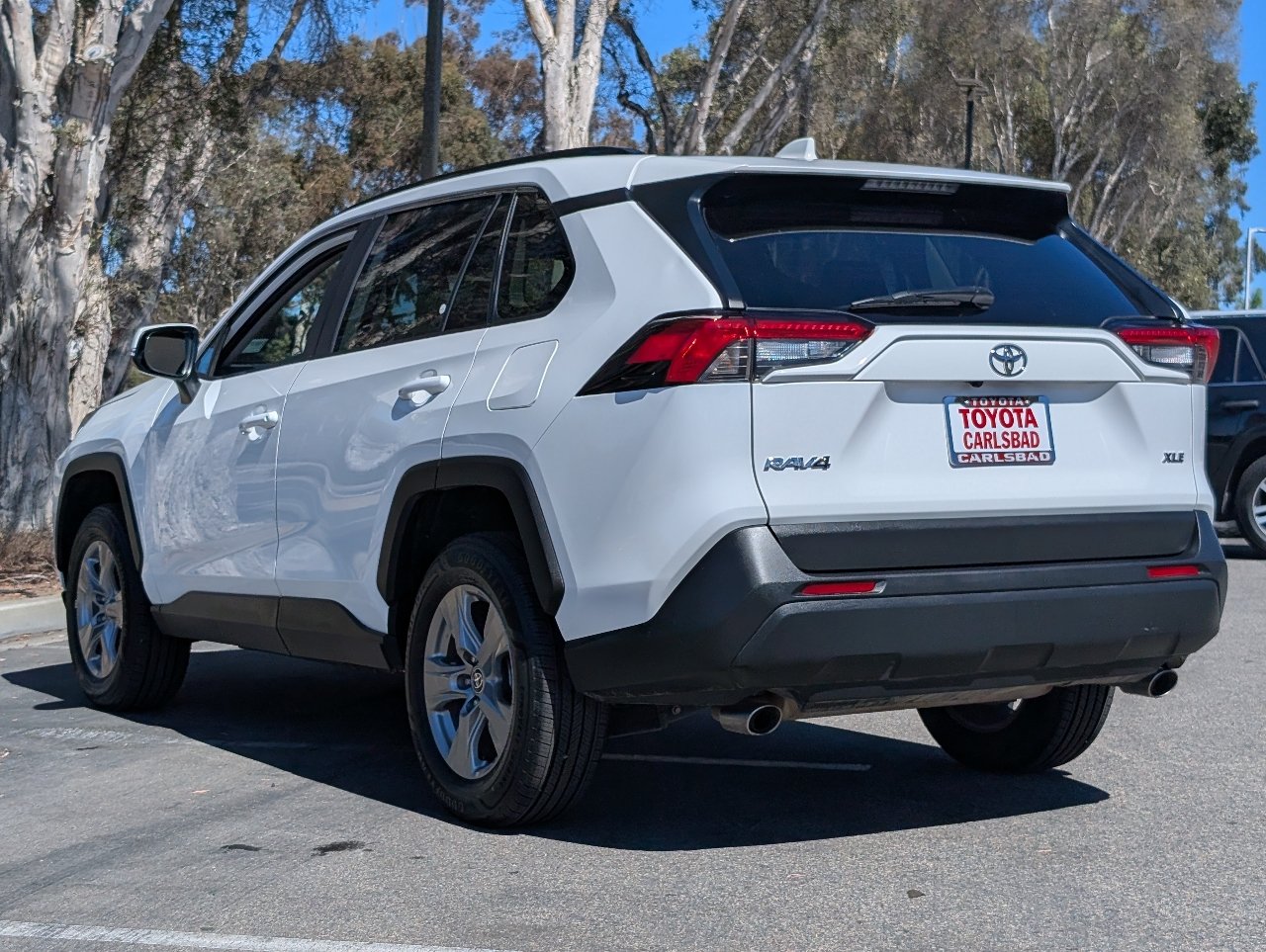 Used 2025 Toyota RAV4 XLE FWD image 12