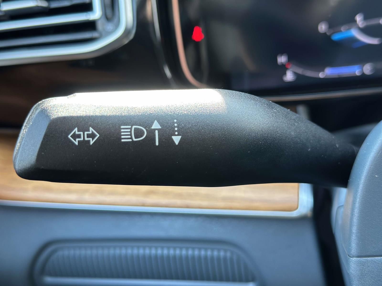 Used 2022 Jeep Grand Wagoneer Series II w/ Convenience Group III image 16