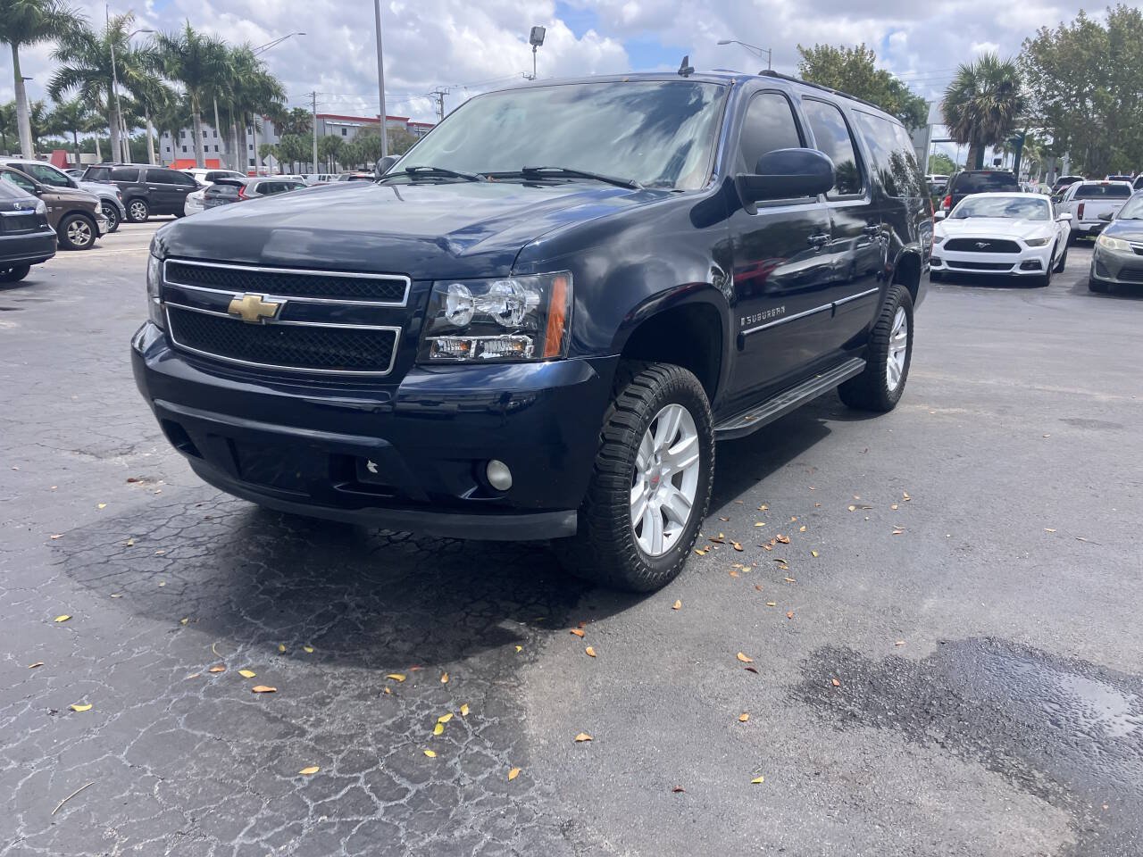Used 2007 Chevrolet Suburban LT w/ LT Preferred Equipment Group RWD image 5