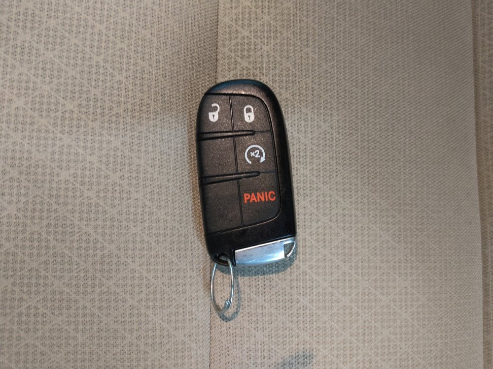 Used 2019 Jeep Grand Cherokee Laredo AWD/4WD image 32