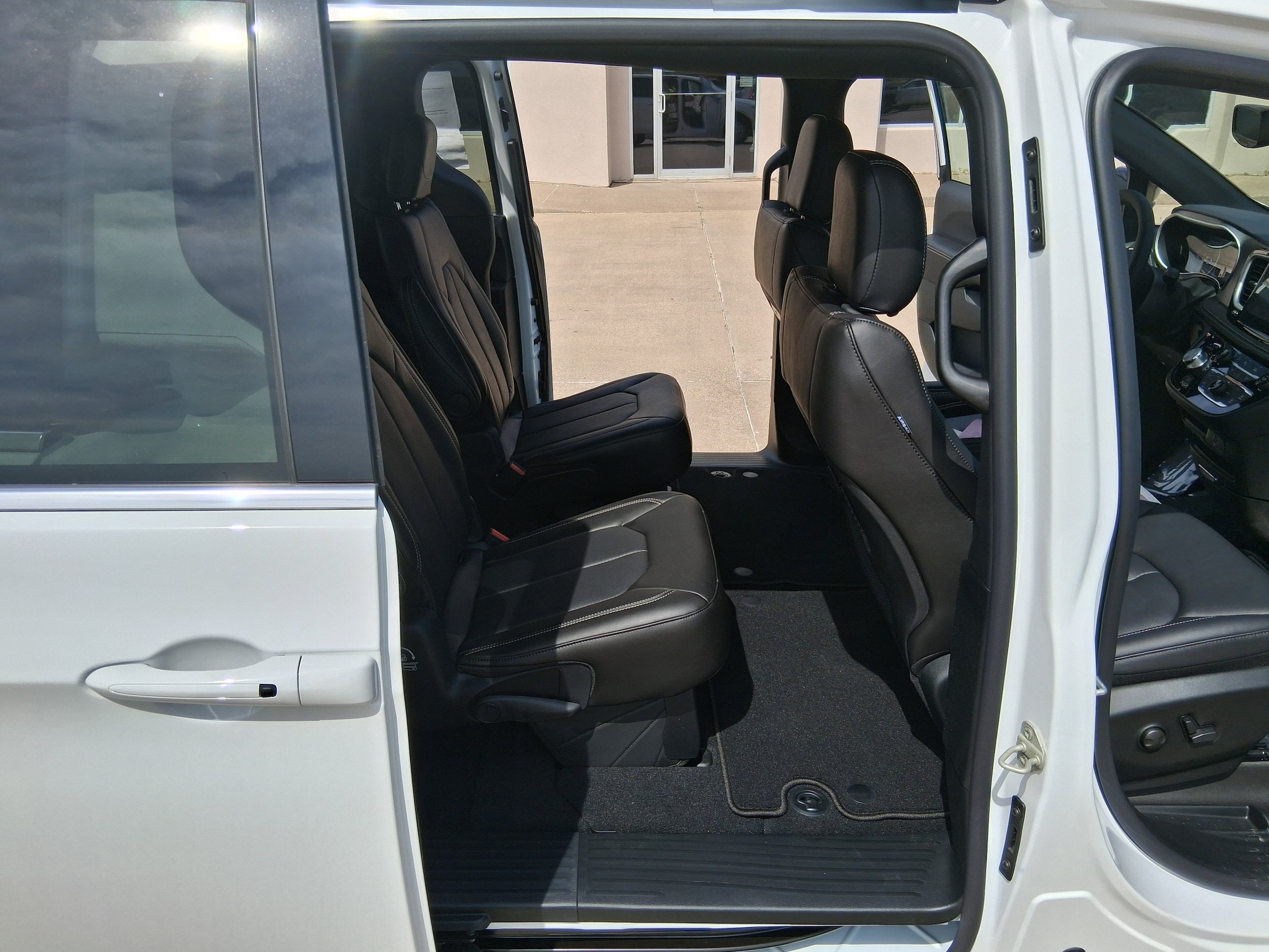 New 2027 Chrysler Pacifica Select FWD image 19
