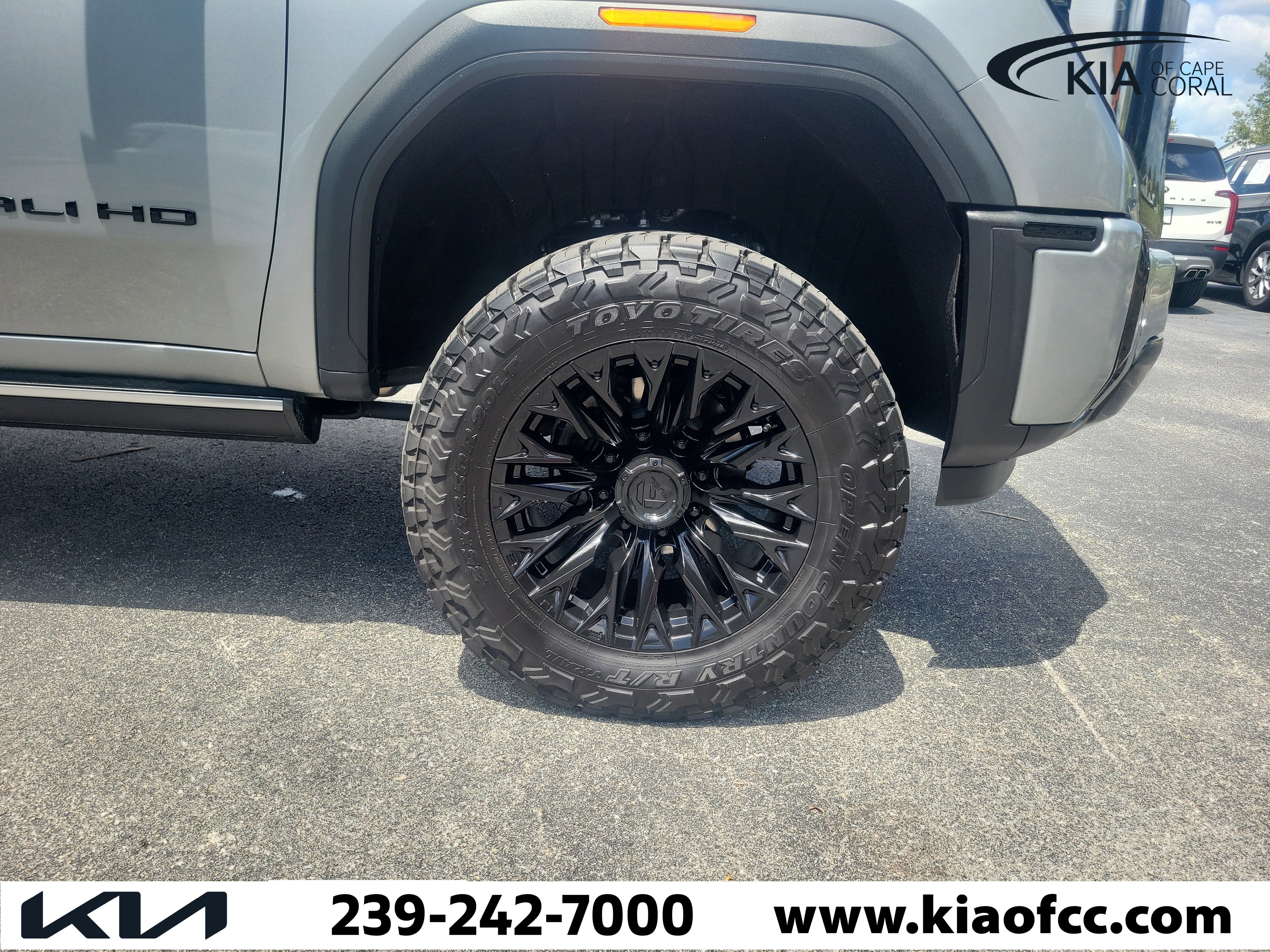 Used 2025 GMC Sierra 2500 Denali Ultimate AWD/4WD image 7