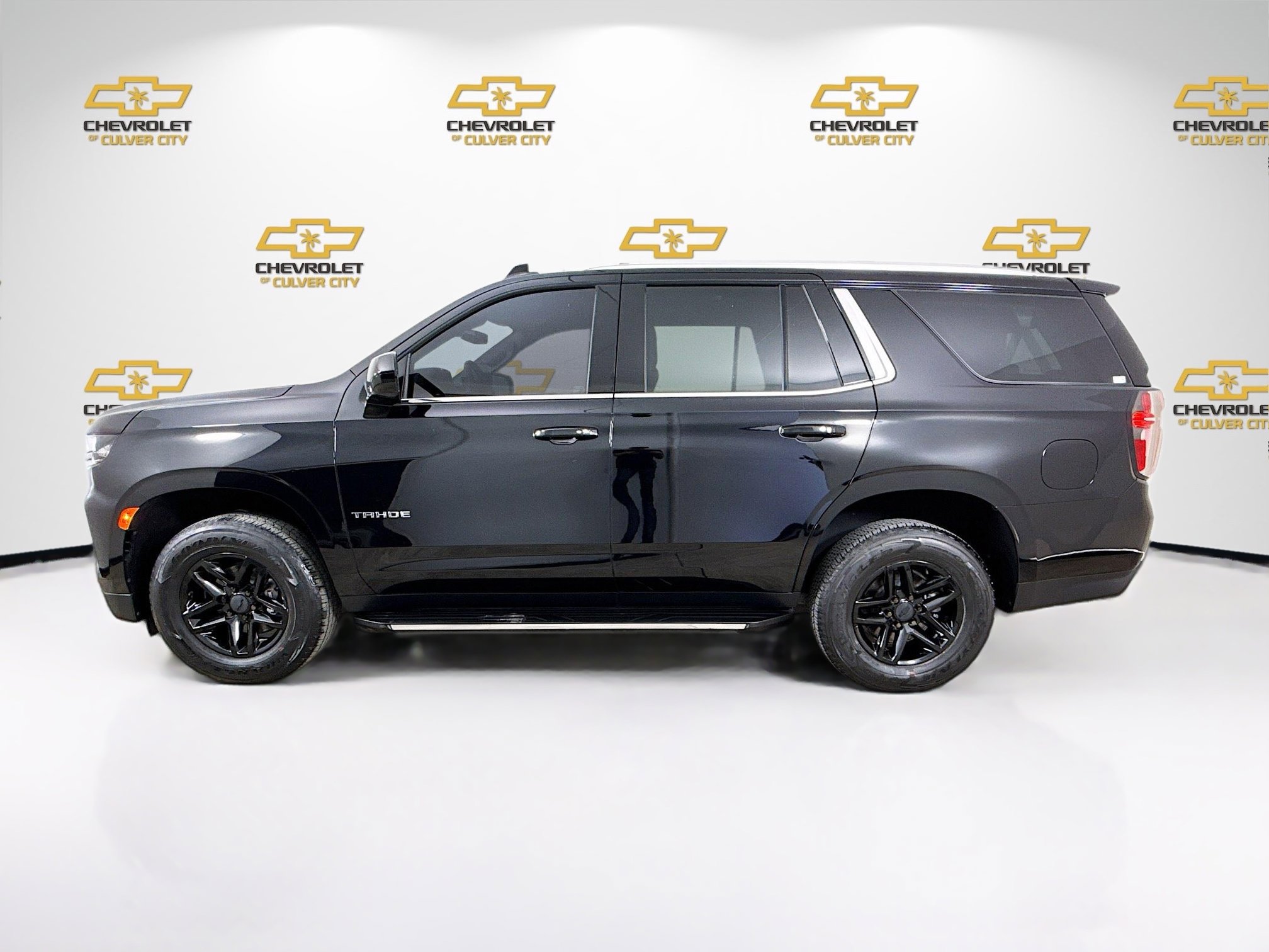 Used 2023 Chevrolet Tahoe LS RWD image 4