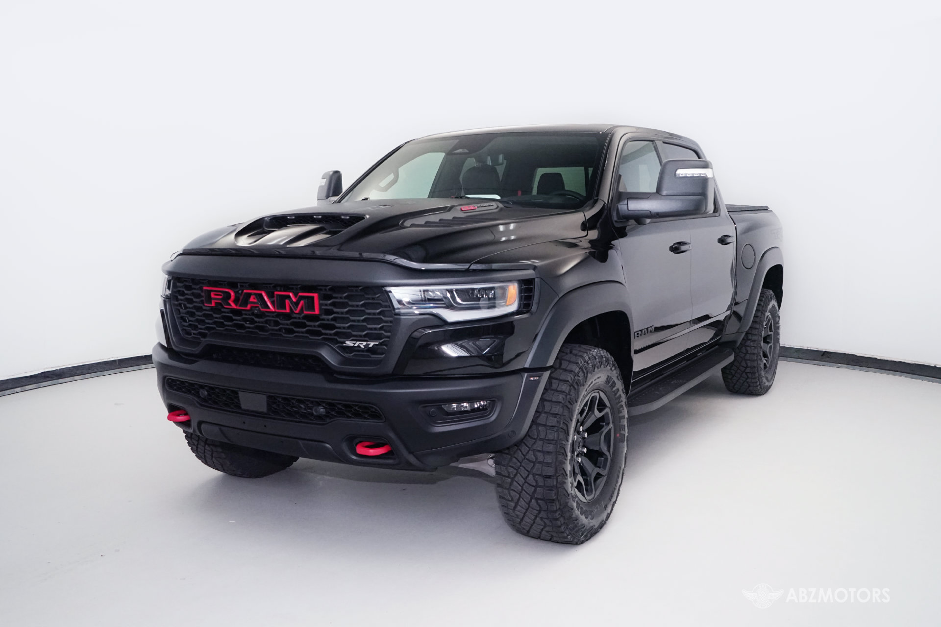 Used 2027 RAM 1500 4x4 Crew Cab image 2