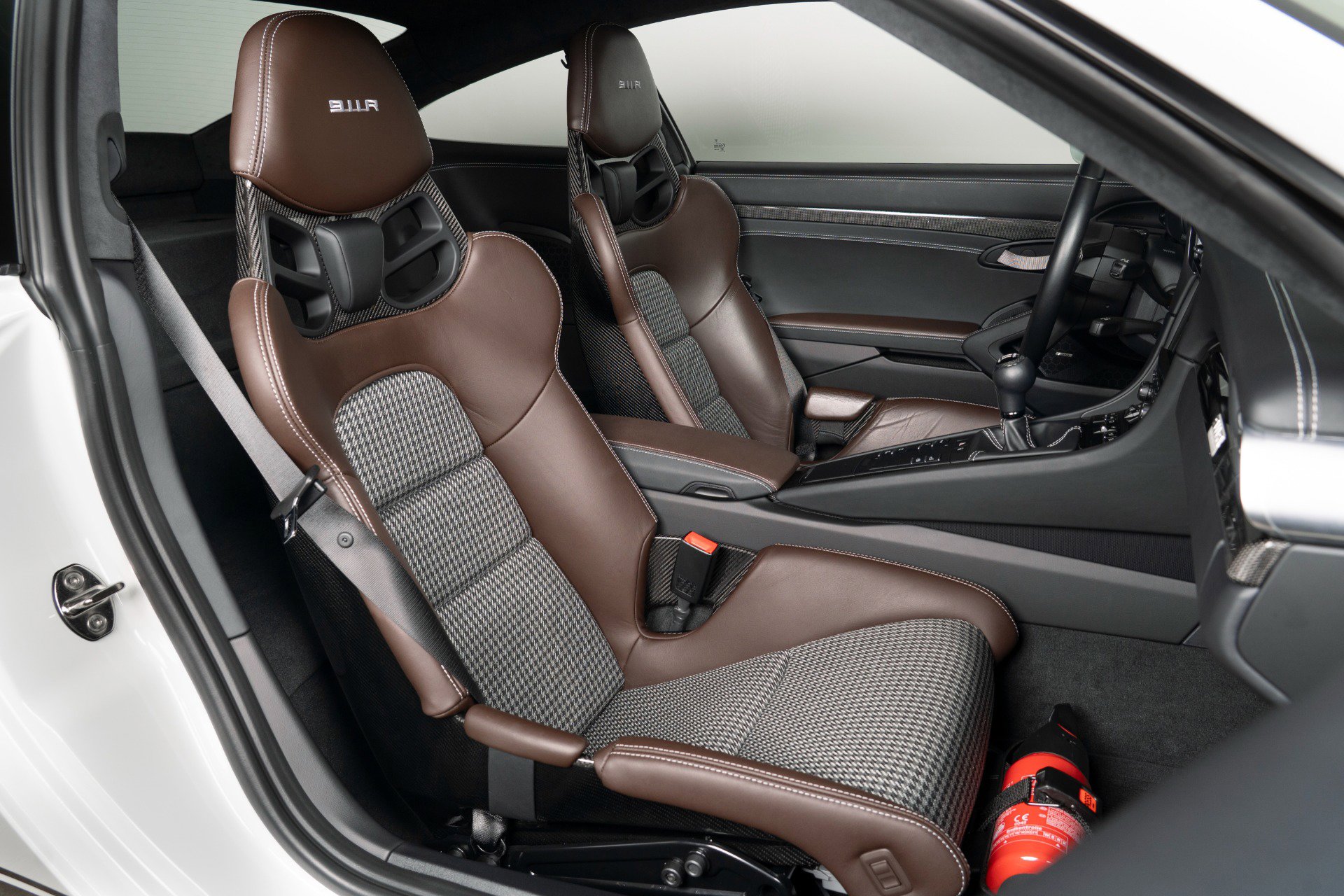 Used 2016 Porsche 911 R image 32