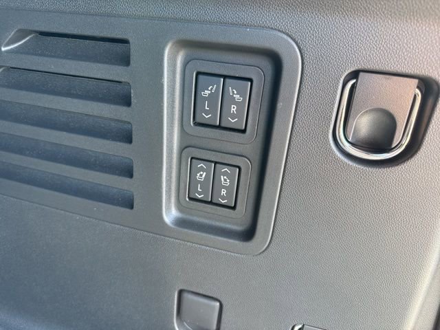 Used 2025 Chevrolet Traverse RS w/ LPO, Floor Liner Package AWD/4WD image 8