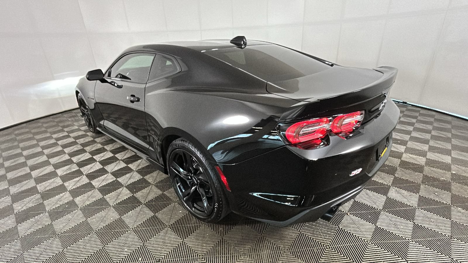 Used 2022 Chevrolet Camaro SS RWD image 5