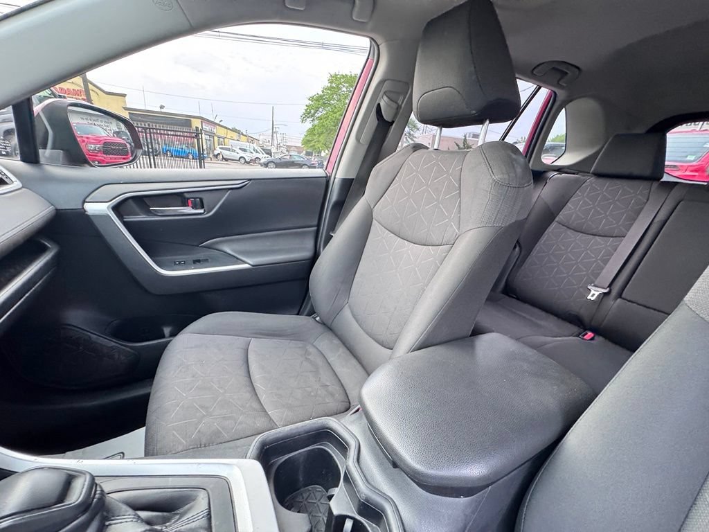 Used 2019 Toyota RAV4 XLE AWD/4WD image 14