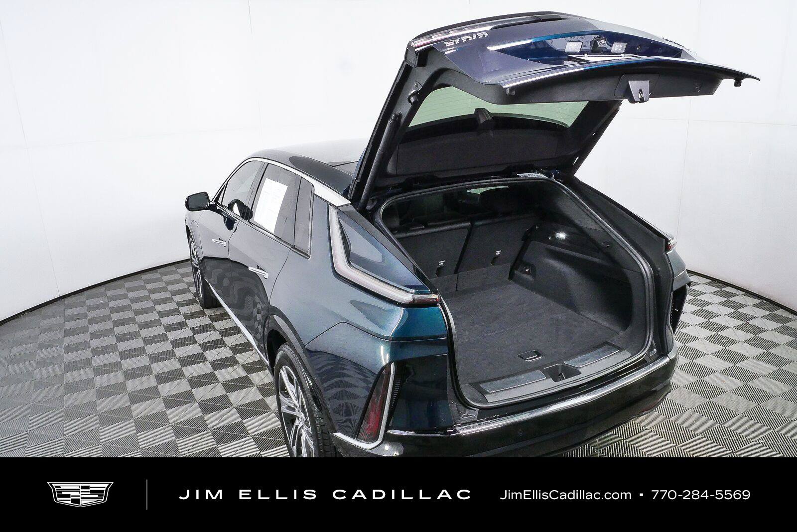 Used 2025 Cadillac Lyriq Luxury AWD/4WD image 26