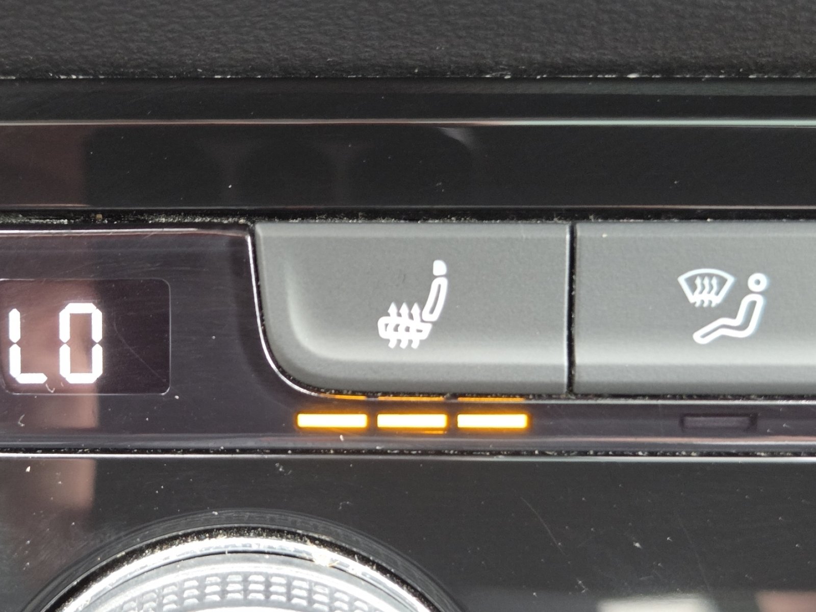 Used 2024 Volkswagen Taos SE w/ Panoramic Sunroof Package AWD/4WD image 5