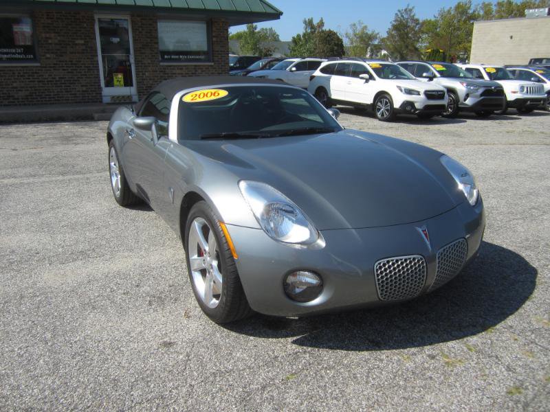 Used 2006 Pontiac Solstice Convertible w/ Premium Package image 4
