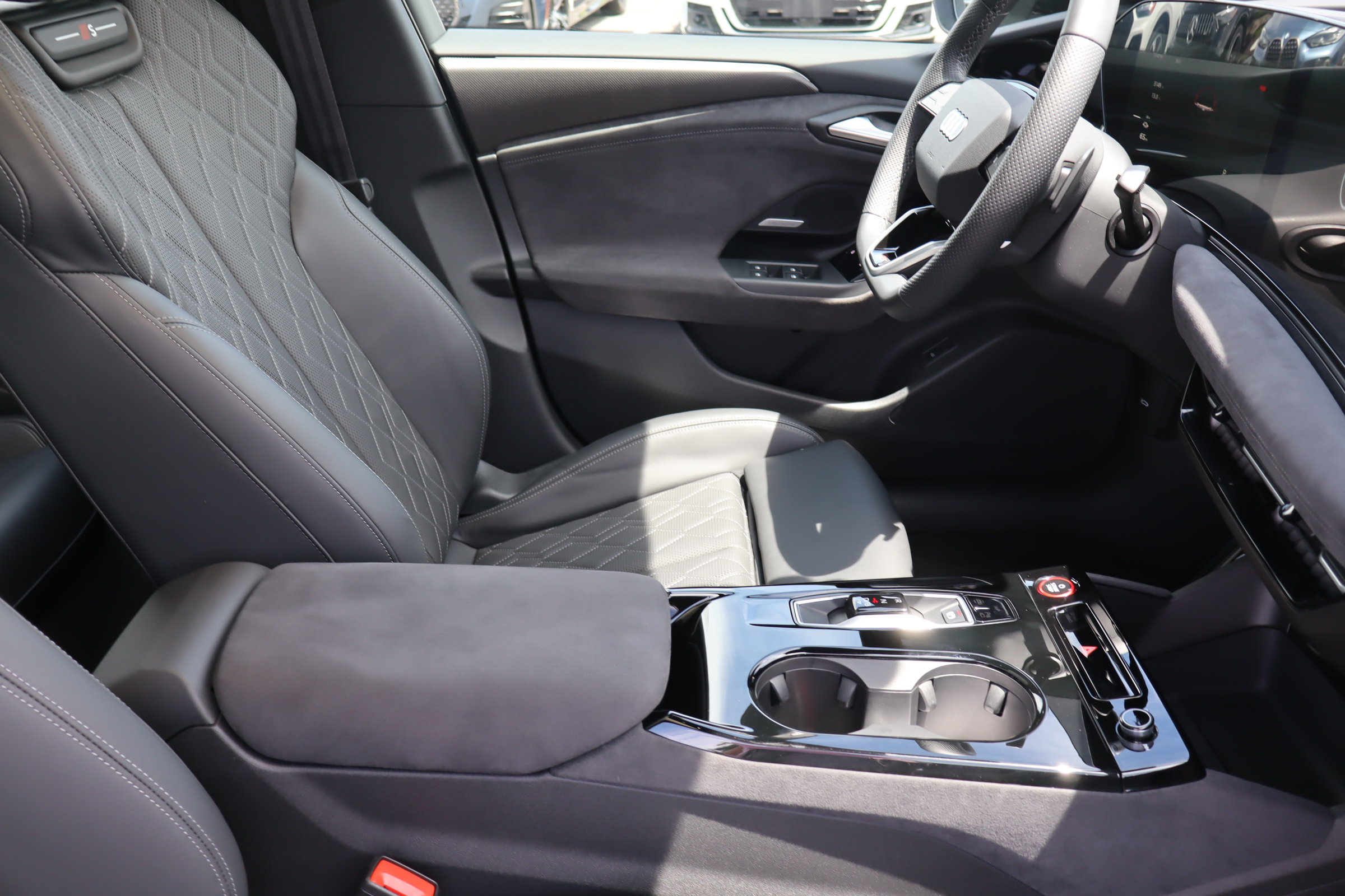 Used 2025 Audi S6 e-tron Premium Plus w/ Premium Plus AWD/4WD image 17