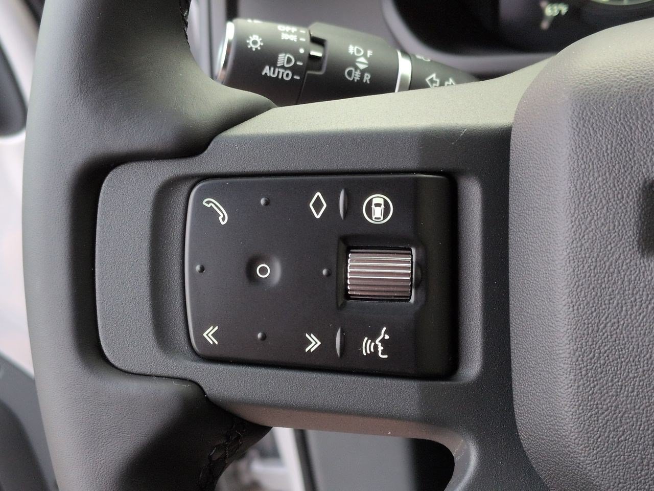 New 2026 Land Rover Defender 110 X-Dynamic SE AWD/4WD image 11