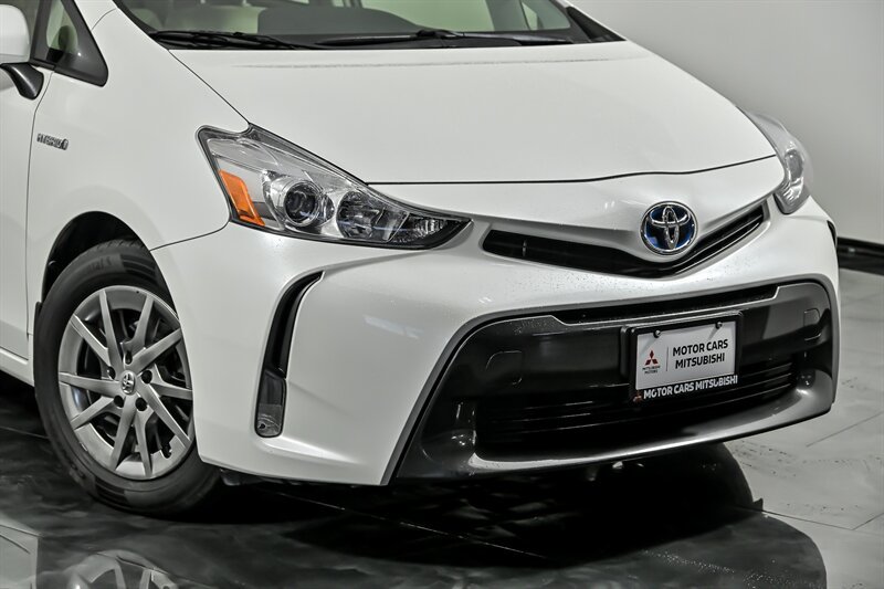 Used 2017 Toyota Prius V Four FWD image 2