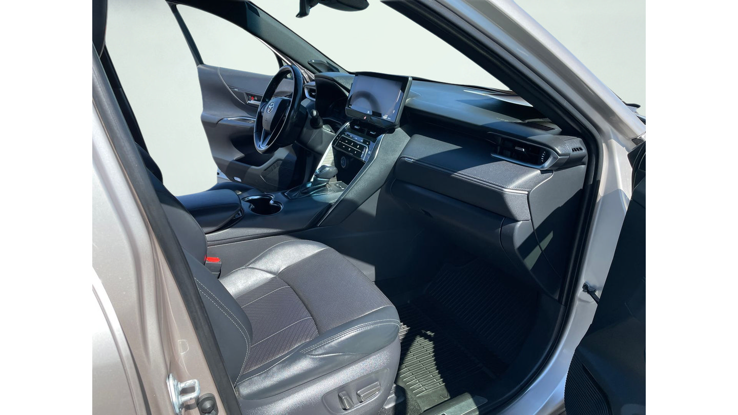Certified 2021 Toyota Venza XLE w/ Softex Package AWD/4WD image 19