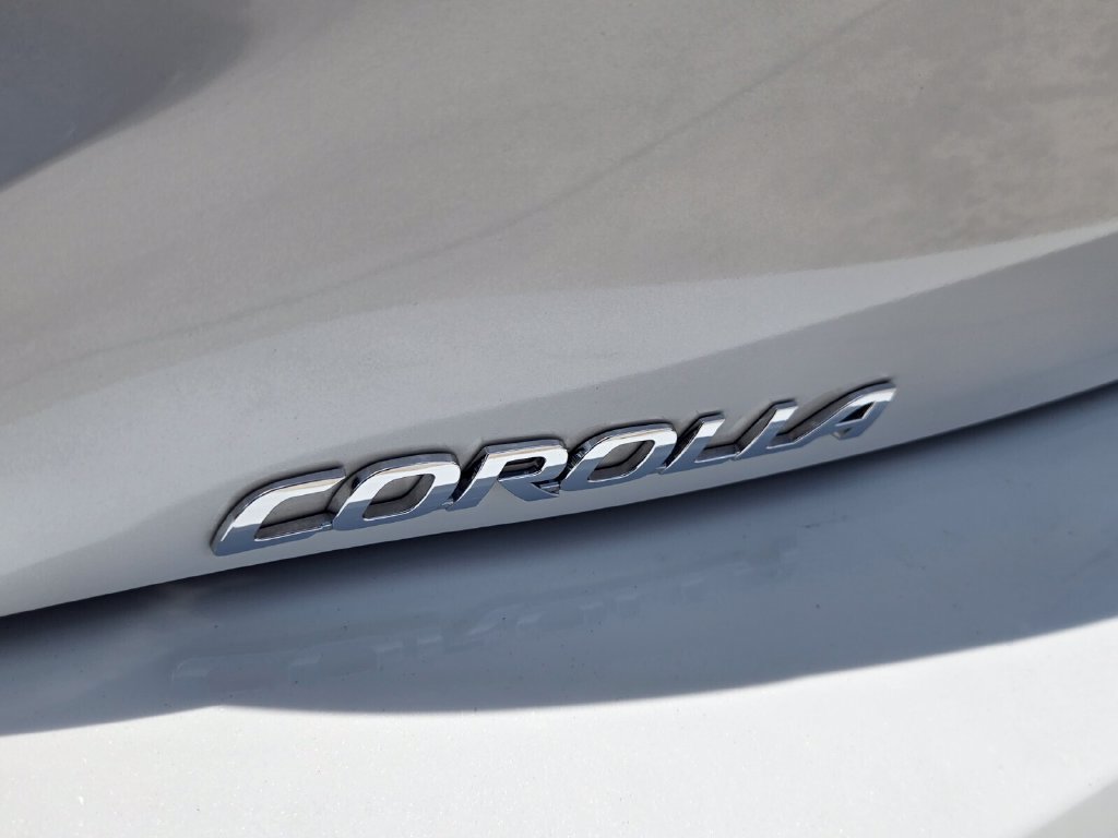 Used 2025 Toyota Corolla SE w/ SE Package FWD image 10