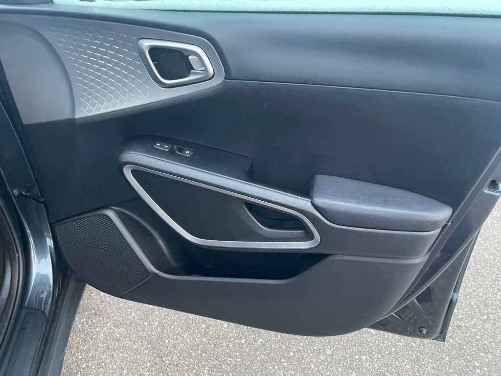 Used 2023 Kia Soul LX w/ Option Group 015 image 28