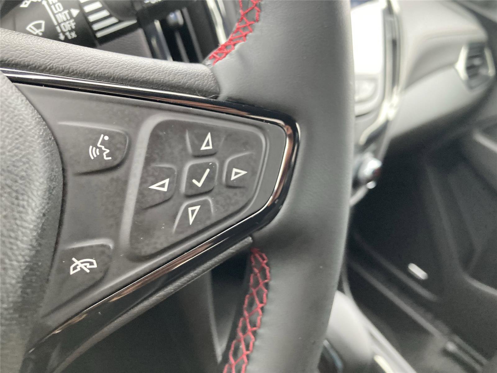 Used 2024 Chevrolet Equinox RS w/ RS Leather Package image 23