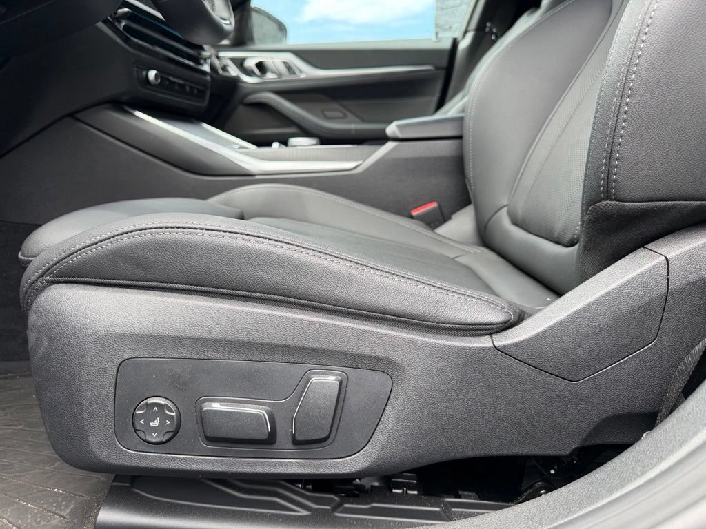 Used 2025 BMW i4 eDrive40 w/ Premium Package RWD image 17
