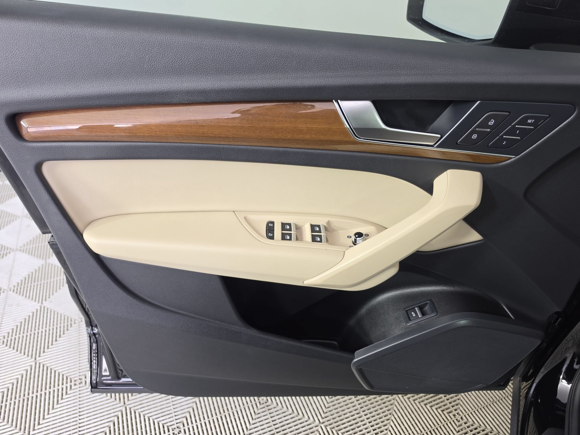 Used 2024 Audi Q5 Premium AWD/4WD image 5