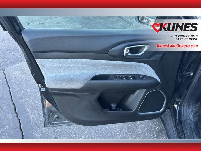 Used 2024 Jeep Compass Latitude image 13