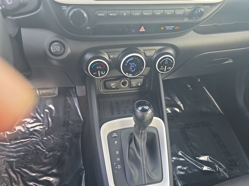Used 2024 Hyundai Venue Limited FWD image 17