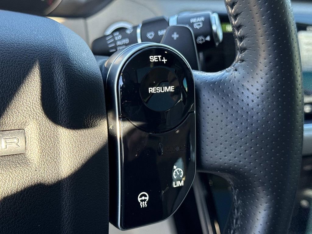 Used 2020 Land Rover Range Rover Velar S image 25