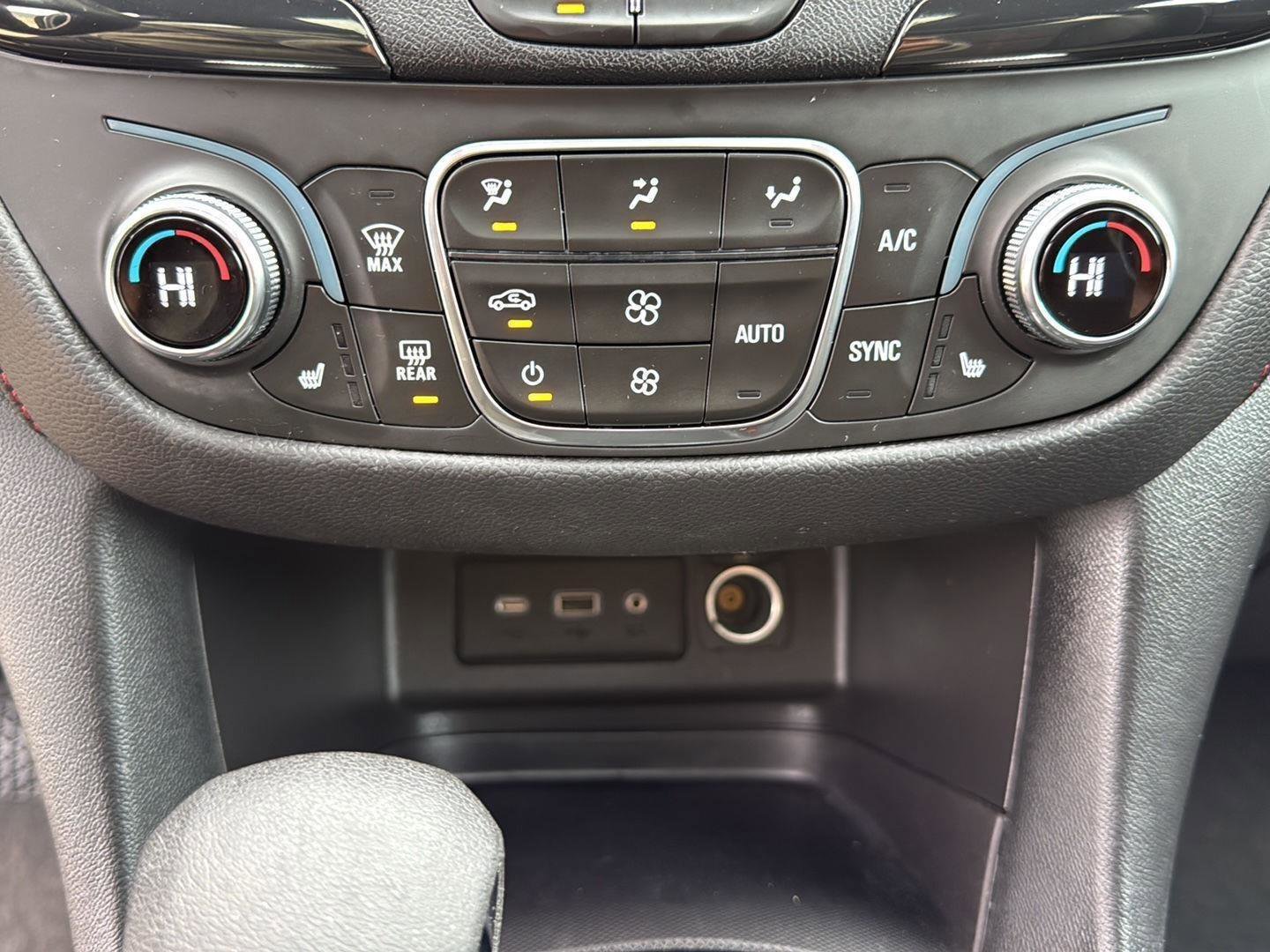 Used 2023 Chevrolet Equinox RS image 17