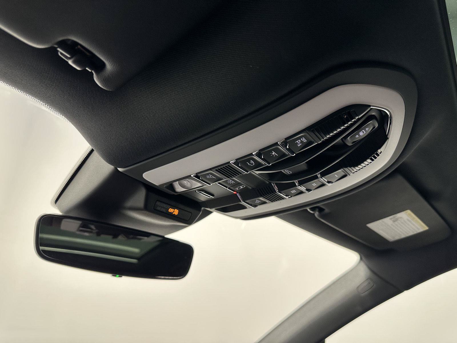 Certified 2026 Porsche Macan AWD/4WD image 32