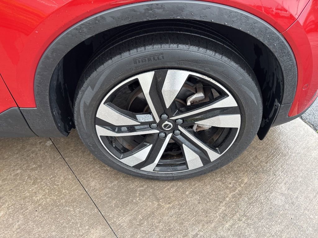 Used 2023 Volvo XC40 B5 Plus w/ Driver Assist Package AWD/4WD image 13