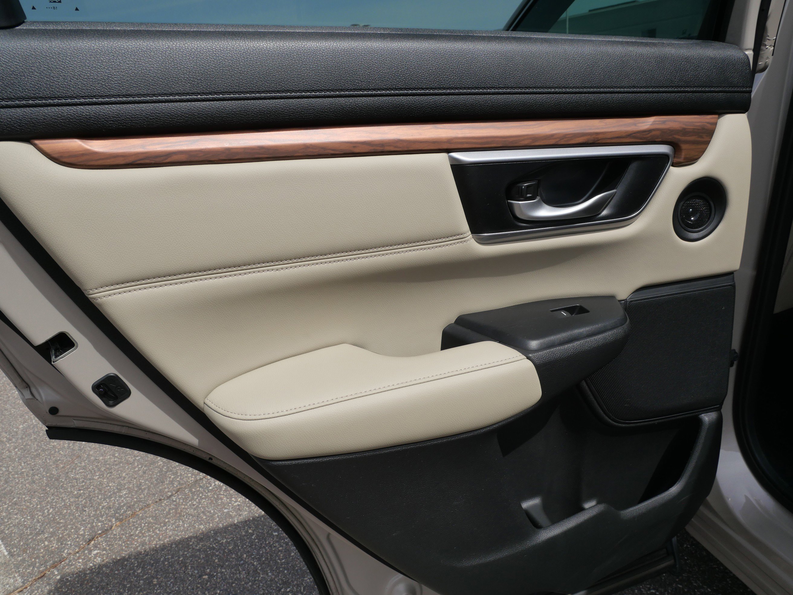 Used 2018 Honda CR-V Touring image 17