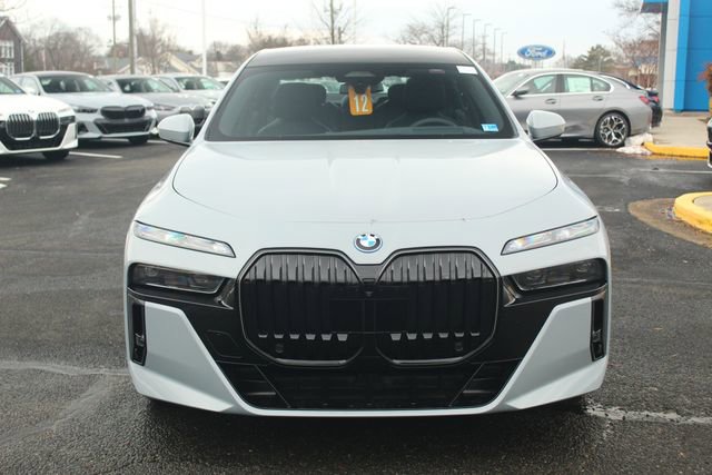 New 2026 BMW 750e xDrive w/ Executive Package image 3