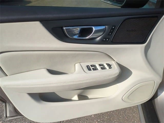 Used 2021 Volvo V60 T5 Cross Country w/ Lounge Package image 17