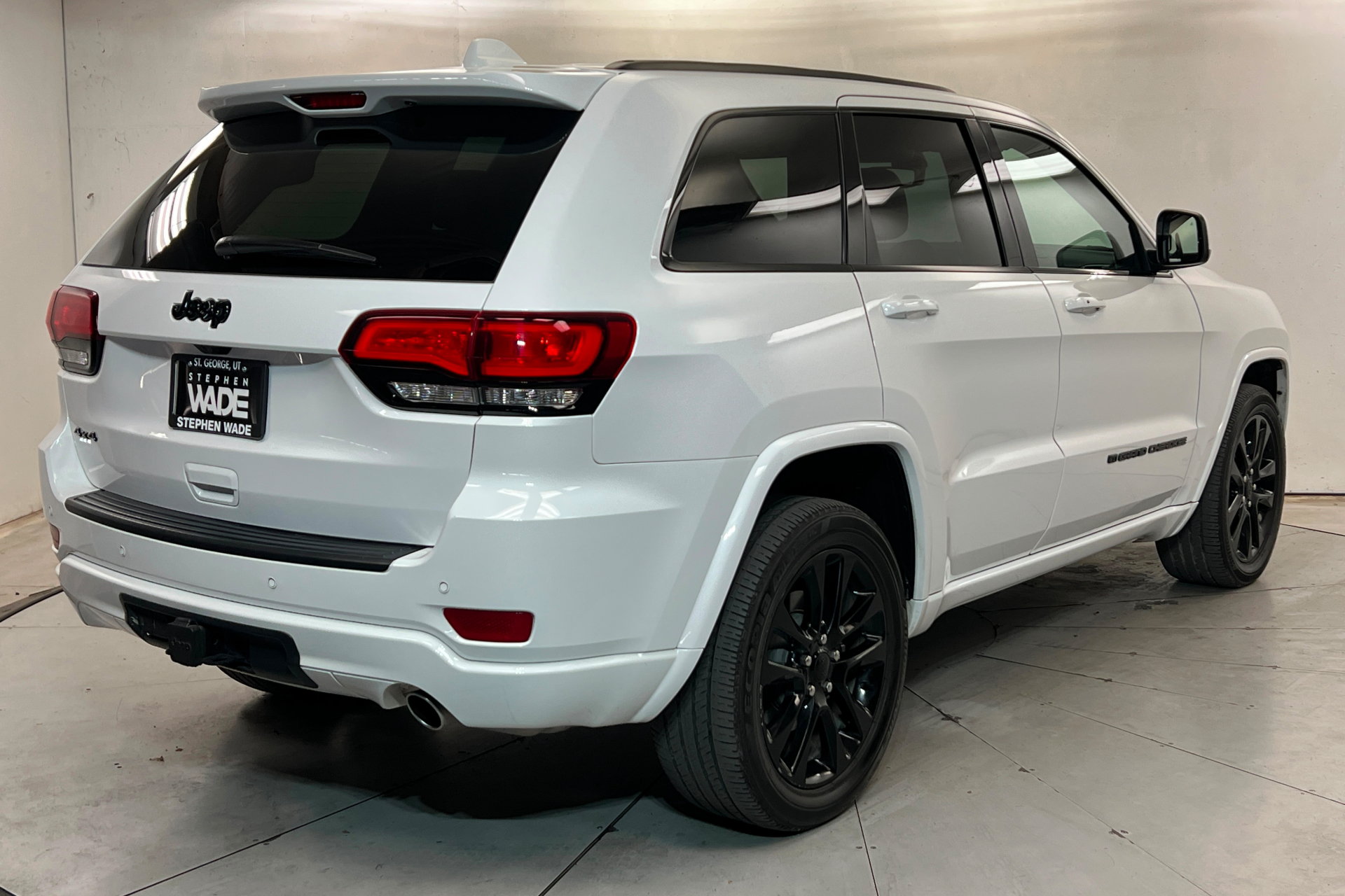 Certified 2022 Jeep Grand Cherokee Laredo X AWD/4WD image 5
