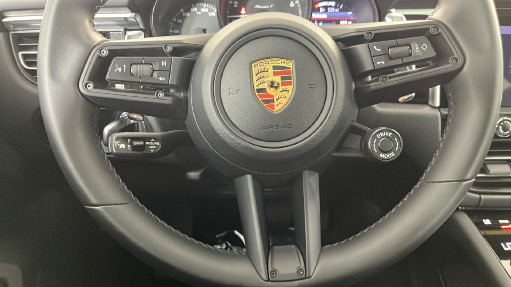 Used 2023 Porsche Macan Turbo AWD/4WD image 24