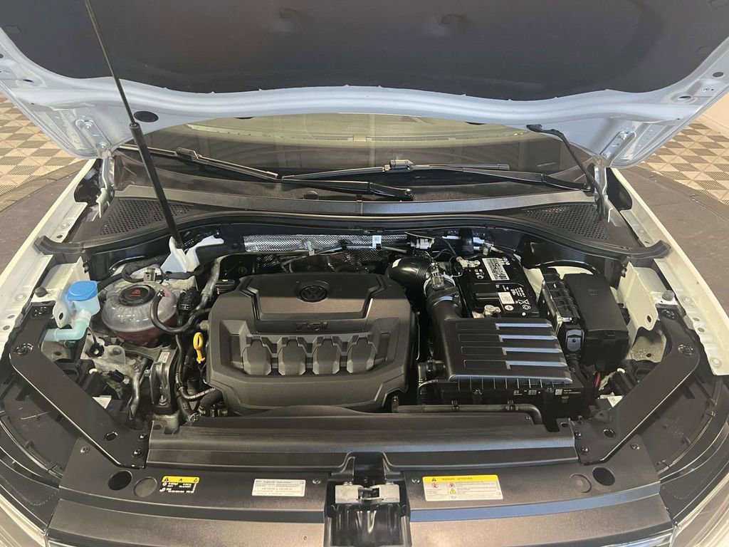 Used 2023 Volkswagen Tiguan SE R-Line image 33